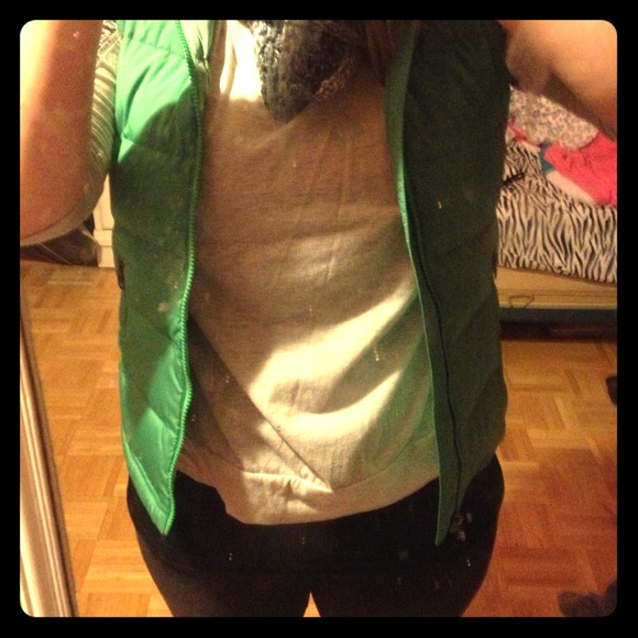 Green American Eagle Puffer Vest