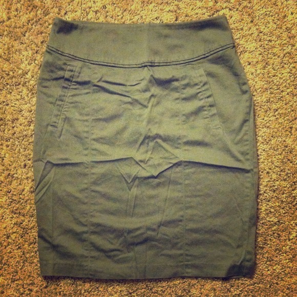 Knee length H&M skirt! Trades? - Picture 1 of 3
