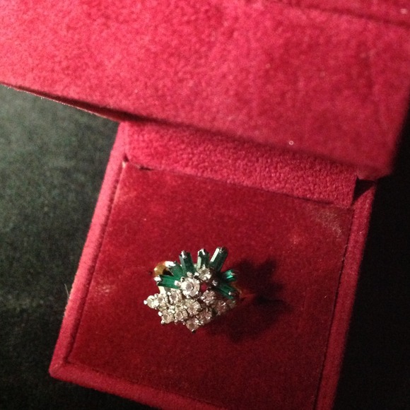 Diamond & Emerald cocktail ring