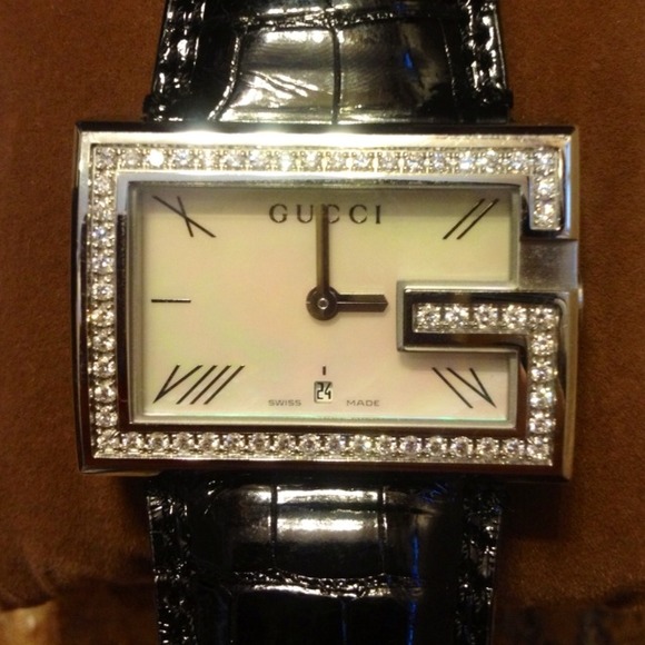 Gucci watch with tags $4795 leather strap .90 CT - Picture 2 of 3
