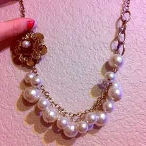 Gold and pearl necklace(not real of course)