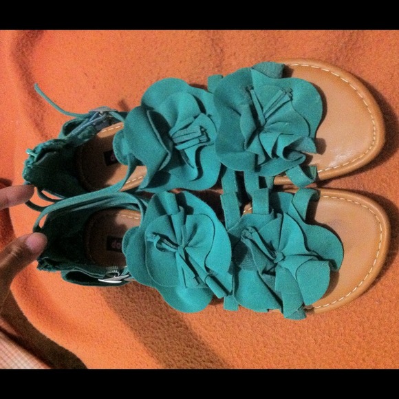 Traded! Reduced! Beautiful teal sandals