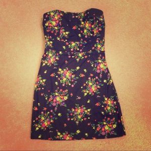 Sold in bundle***Tight floral party dress