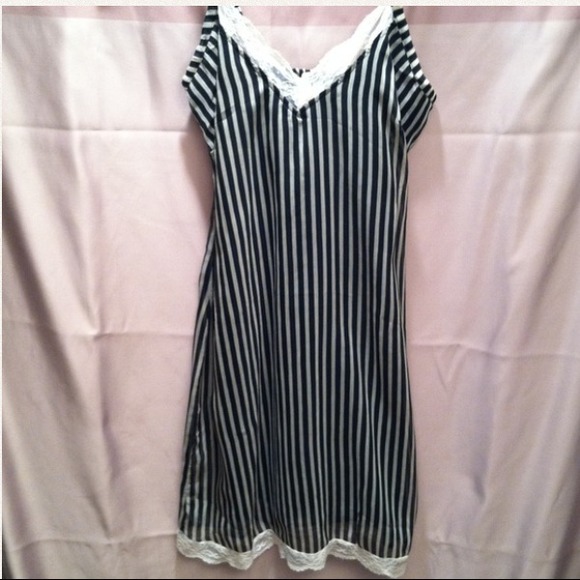 ✋Not Available✋Blk/Wht Layered Dress! - Picture 2 of 4