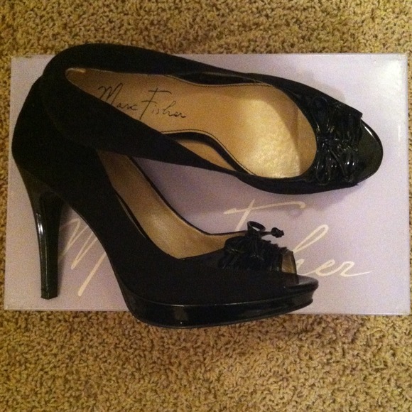 Marc Fisher black platform pump