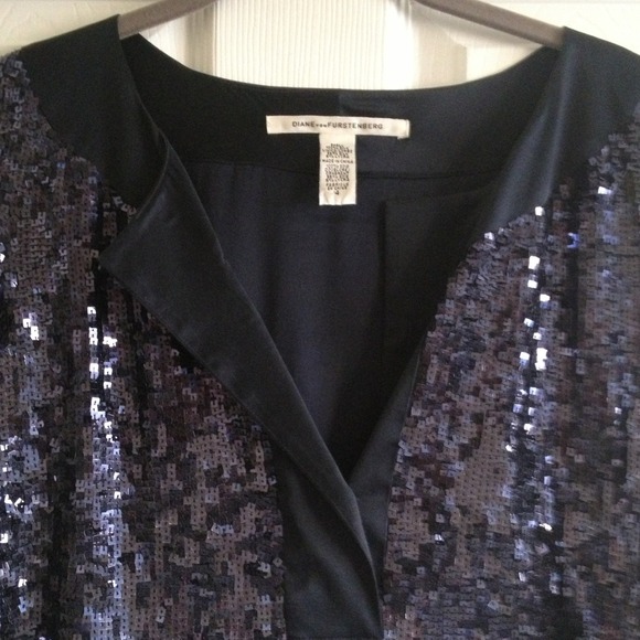 ⭐Host Pick!⭐Diane Von Furstenberg Navy Sequin Mini - Picture 2 of 4