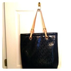 ***Reduced*** MICHAEL Michael Kors tote