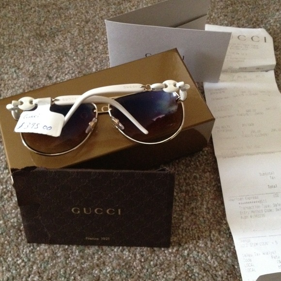 •SOLD• NWT white Gucci link - Picture 3 of 4