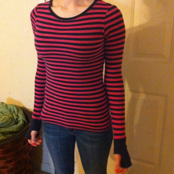Cute pink and navy top every nice - Picture 3 of 3