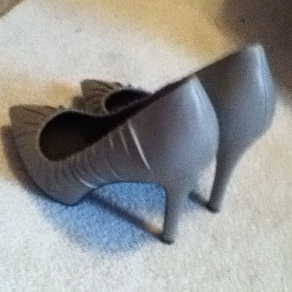 Gray heels