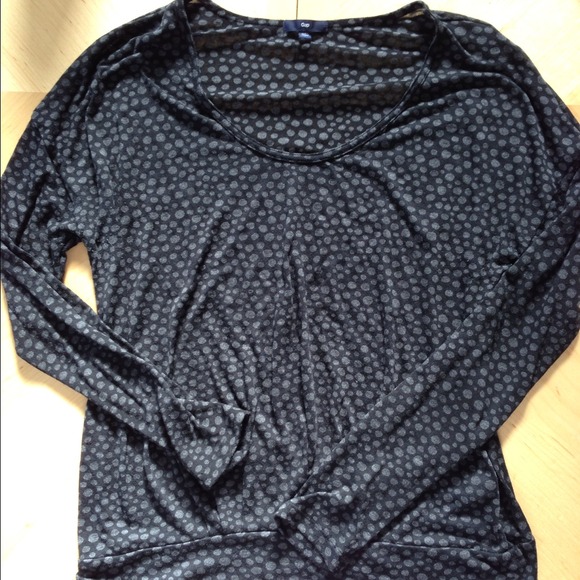 SOLD!! Black and grey GAP shirt--L
