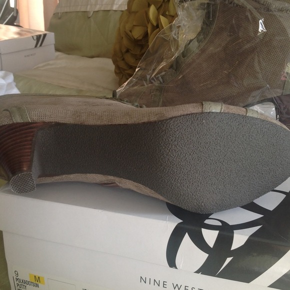 🎉HOST PICK🎉-Reduced--Nine West Bootie - Picture 2 of 4