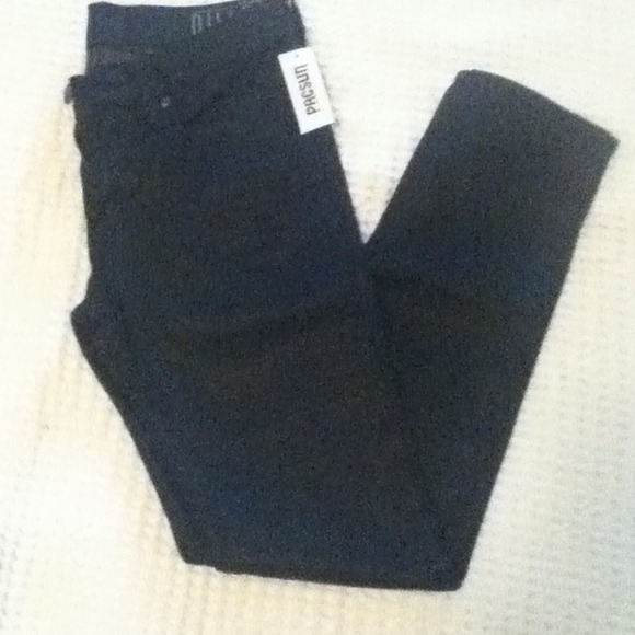 Bullhead black with a shine skinny jeans