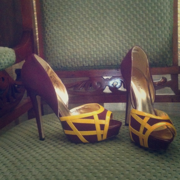 ***Bundled for Leann_Johanson***Maroon suede shoes