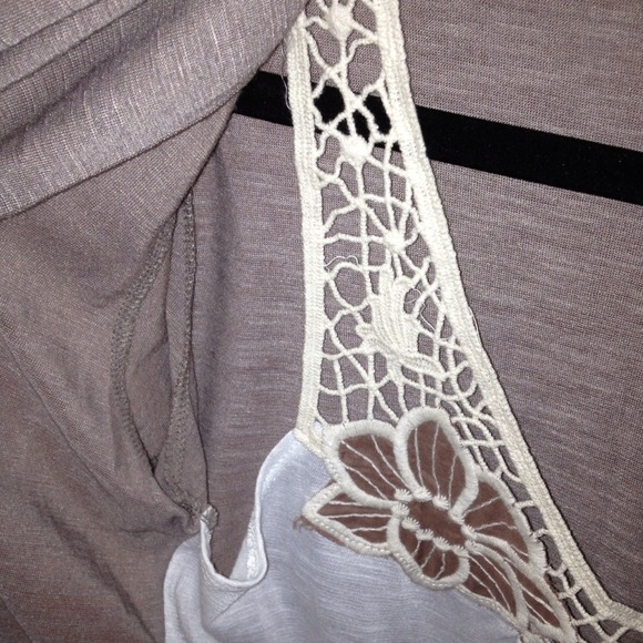 🌟SOLD🌟in bundle Blouse - Picture 2 of 3