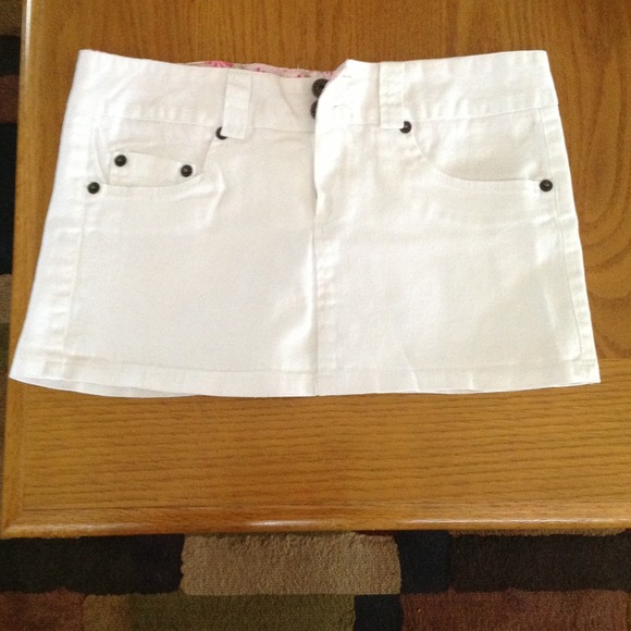 Sold!!! White mini skirt