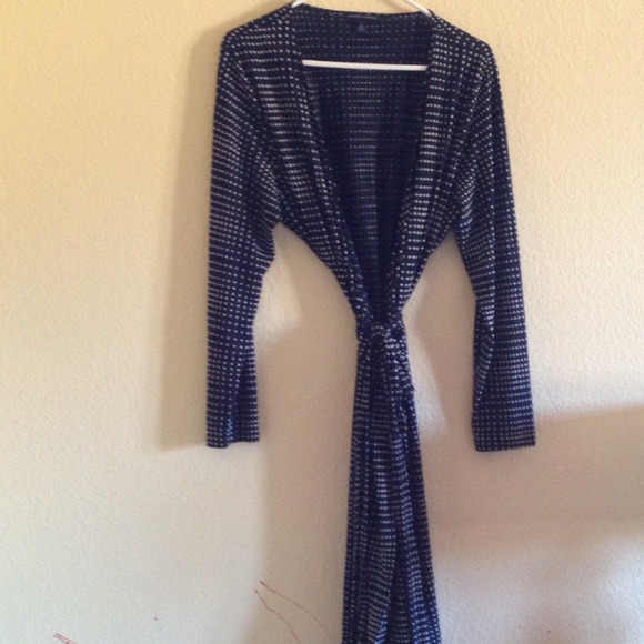 True wrap. Navy and cream. XL to L