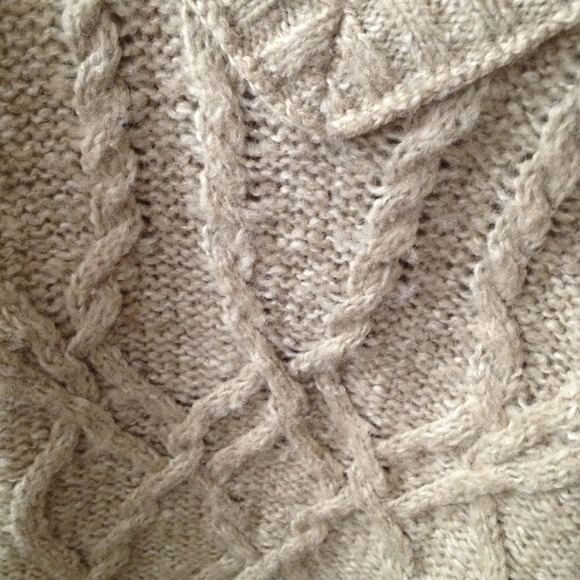 🌟SOLD🌟Sweater - Picture 3 of 3