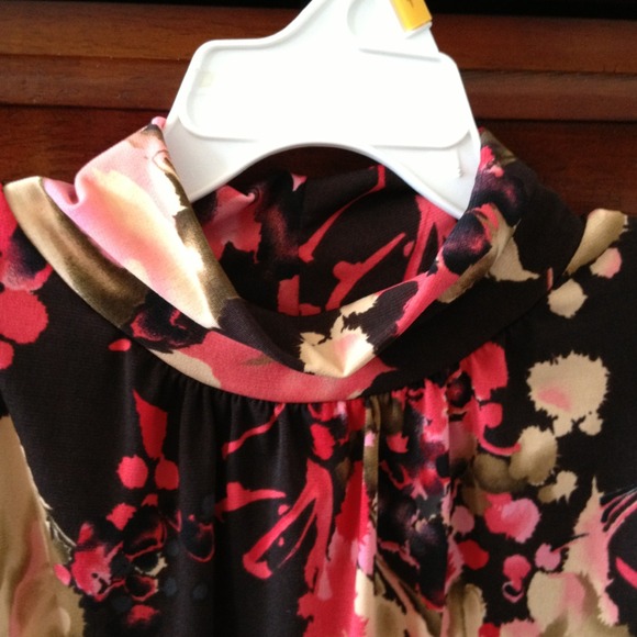 New top - Picture 2 of 3