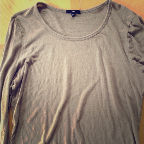 SOLD!!! Long sleeve grey GAP tee. Size XL.