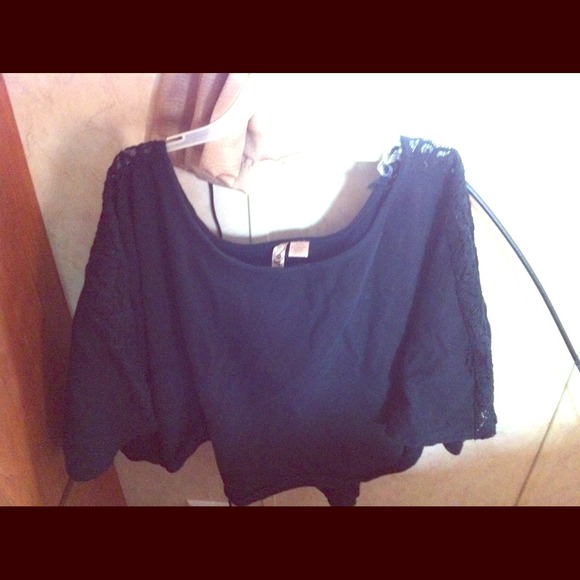 *TRADED*Black hanging top