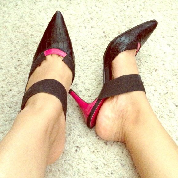 size 8 black and pink shoes with garter strap