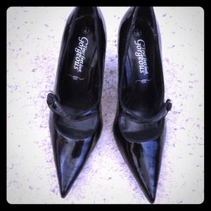black pumps.size 8