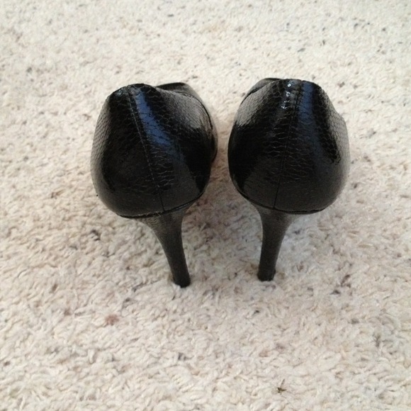 black snake skin peep toe shoes - Picture 3 of 4