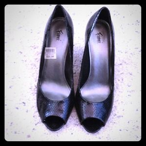 black snake skin peep toe shoes