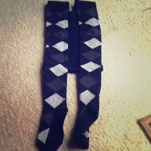 Black and grey argyle leggings