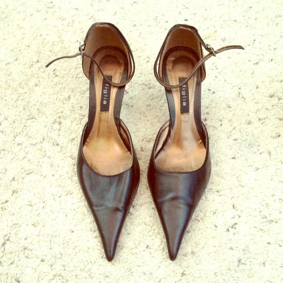black leather strappy shoes