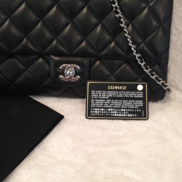 Authentic Chanel bag - Picture 2 of 2