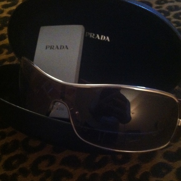 Prada Accessories - Prada sunglasses!!😎Gently used.original case