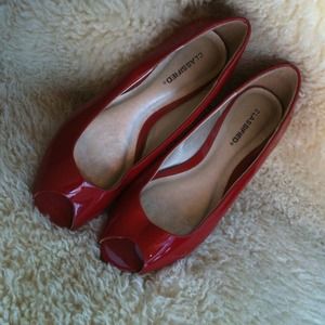 Slip on pep toe flats worn once!😃