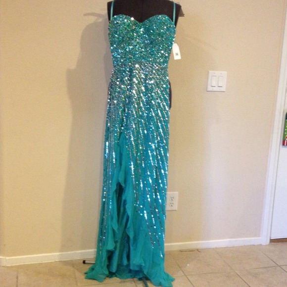 **SOLD**Size 2 NWT Sean Collection mint sequin gow