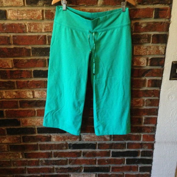 Lululemon Relaxed Fit Crop