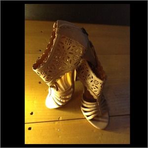 ✋RESERVED✋Nude sandals with tribal cut outs