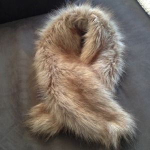H & M faux fur scarf