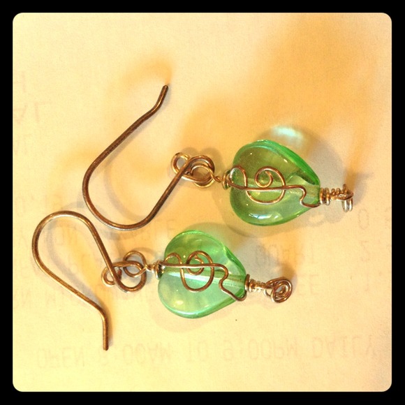**SOLD BNDLD***Beautiful artsy glass earrings