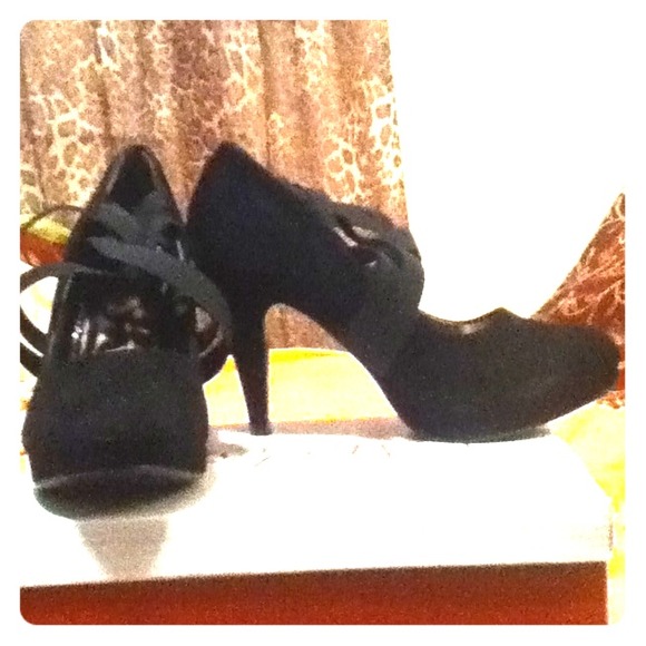 Black criss cross strap heel