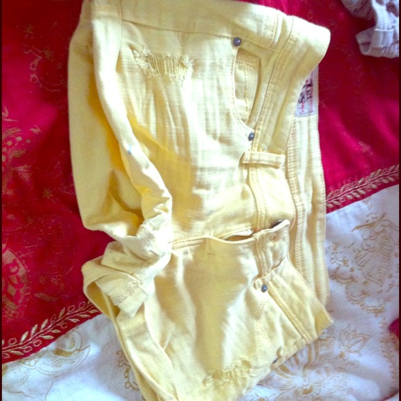 *Sold* Yellow denim shorts new