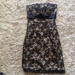 White House black market black and cream lace