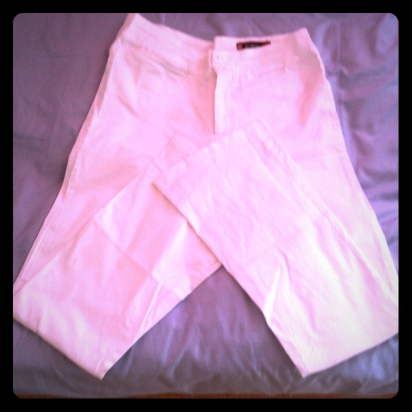 SOLD 💗LIKE NEW💗 WHITE SPANDEX JEANS