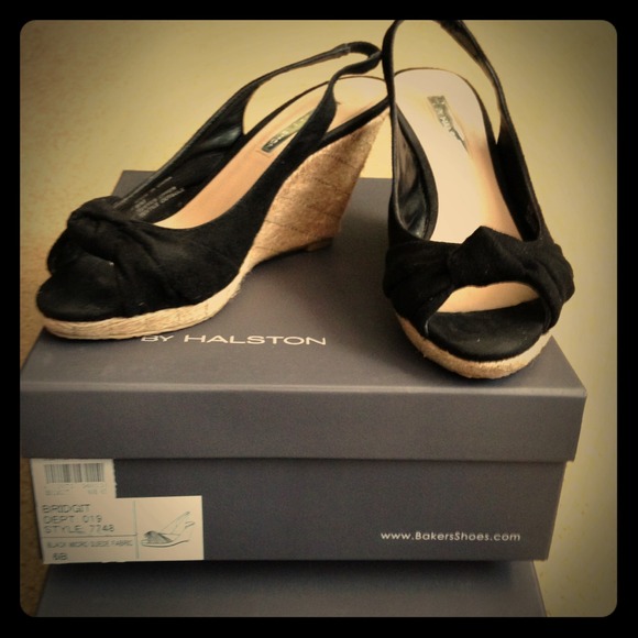 Black wedge shoes