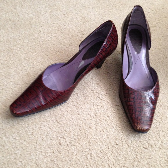 CLOSED for INVENTORY Brown Liz Claiborne shoes