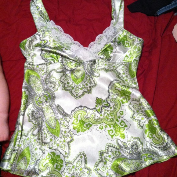 💢SOLD💢Sati tank top white with green design.