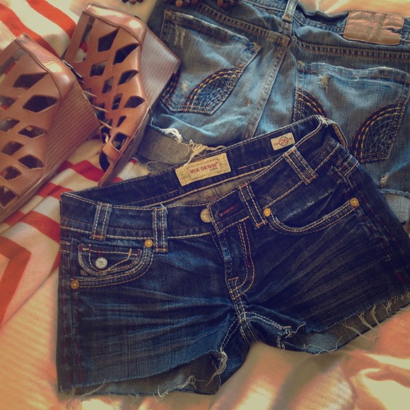 *SOLD* Dark Embellished Cut Off Jeans Shorts!