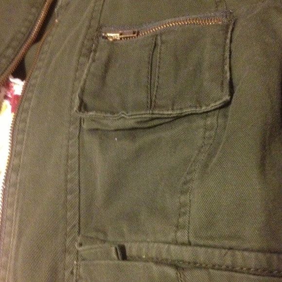 🎉Trade!🎉 Cute cropped army jacket! - Picture 3 of 4