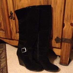 * REDUCED AGAIN*~BCBG Suede Boots