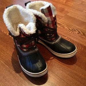 *SOLD* Sorel Tivoli plaid boots - sz 8 - worn once